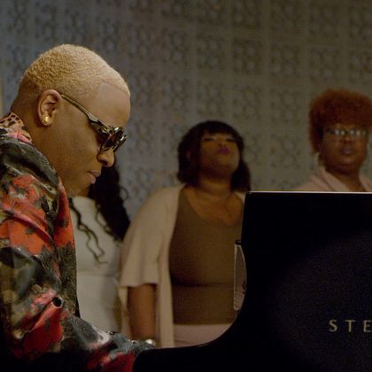 /de/news/press-releases/steinway-artist-davell-crawford-featured-in-stunning-new-video-performance-down-by-the-riverside