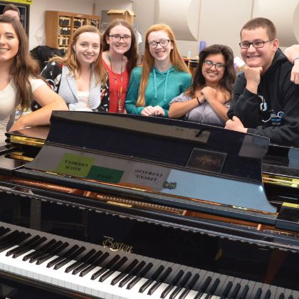 /de/news/steinway-chronicle/k-12/livonia-showing-lots-of-love-for-30-steinway-designed-boston-pianos