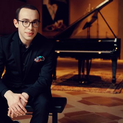 https://spirio-spotlight.steinway.com/spiriocast/2023/10-05-23-nicolas-namoradze