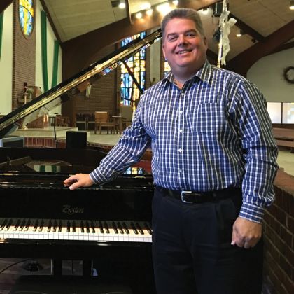 /news/boston-chronicle/winter-2016/steinway-boston-devine-redeemer-choir