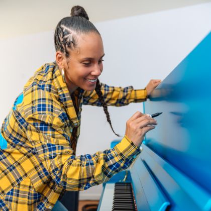 /vi/news/press-releases/steinway-teams-up-with-alicia-keys-for-artist-relief-through-musicares