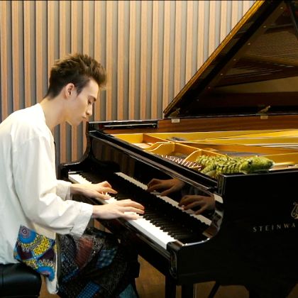 /music-and-artists/featured/steinway-artist-jacob-collier-little-blue